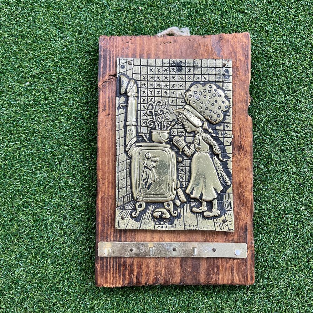Vintage Holly Hobby Wooden Cooking Stove Gold Key Hook Rack Holder